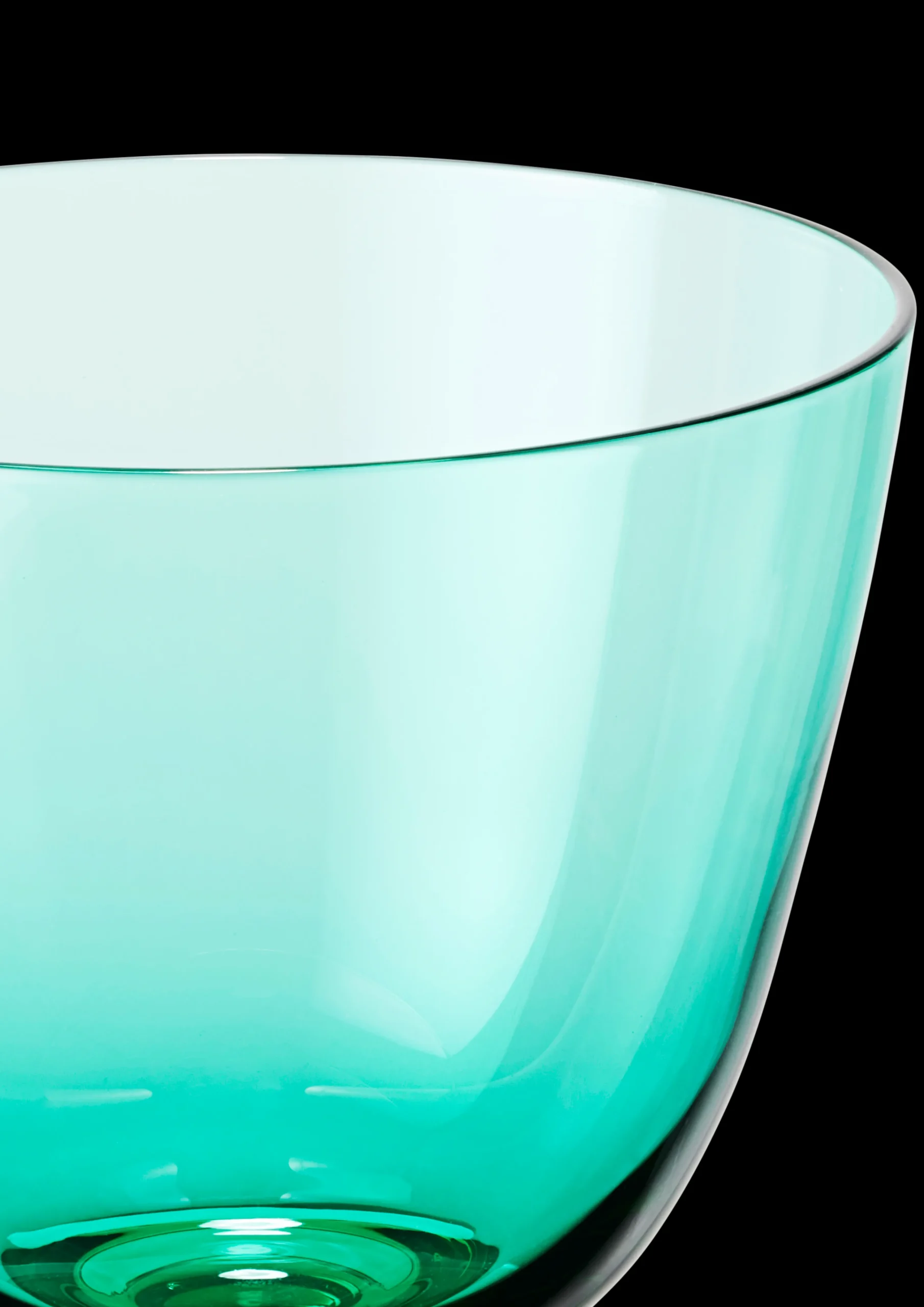 Clearance Flow Glas på fod 35 cl emerald green | Køb her Vinglas|Nytår