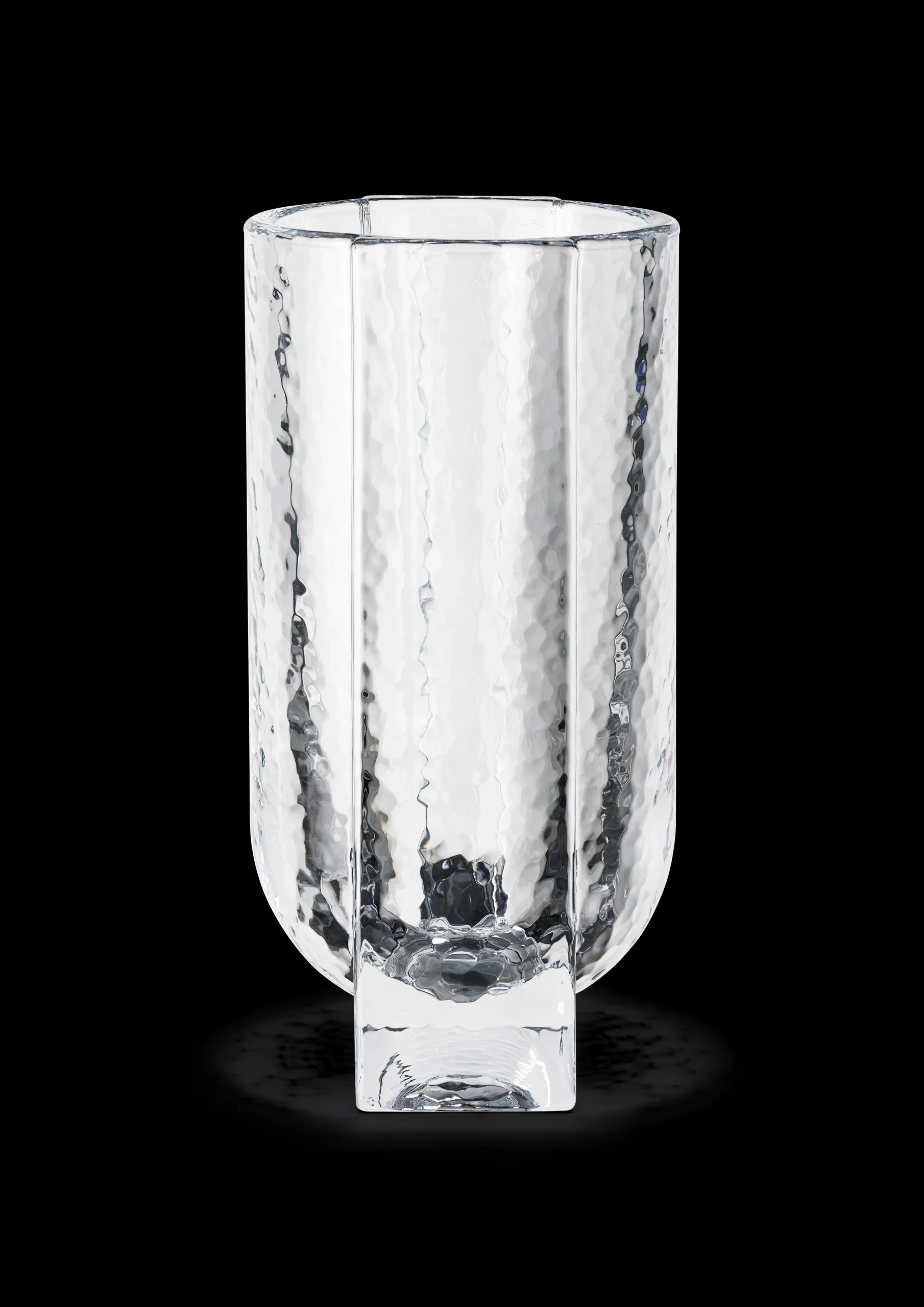 Best Vase H20 cm i klar fra serien Forma | Køb her Vaser & Urtepotteskjulere