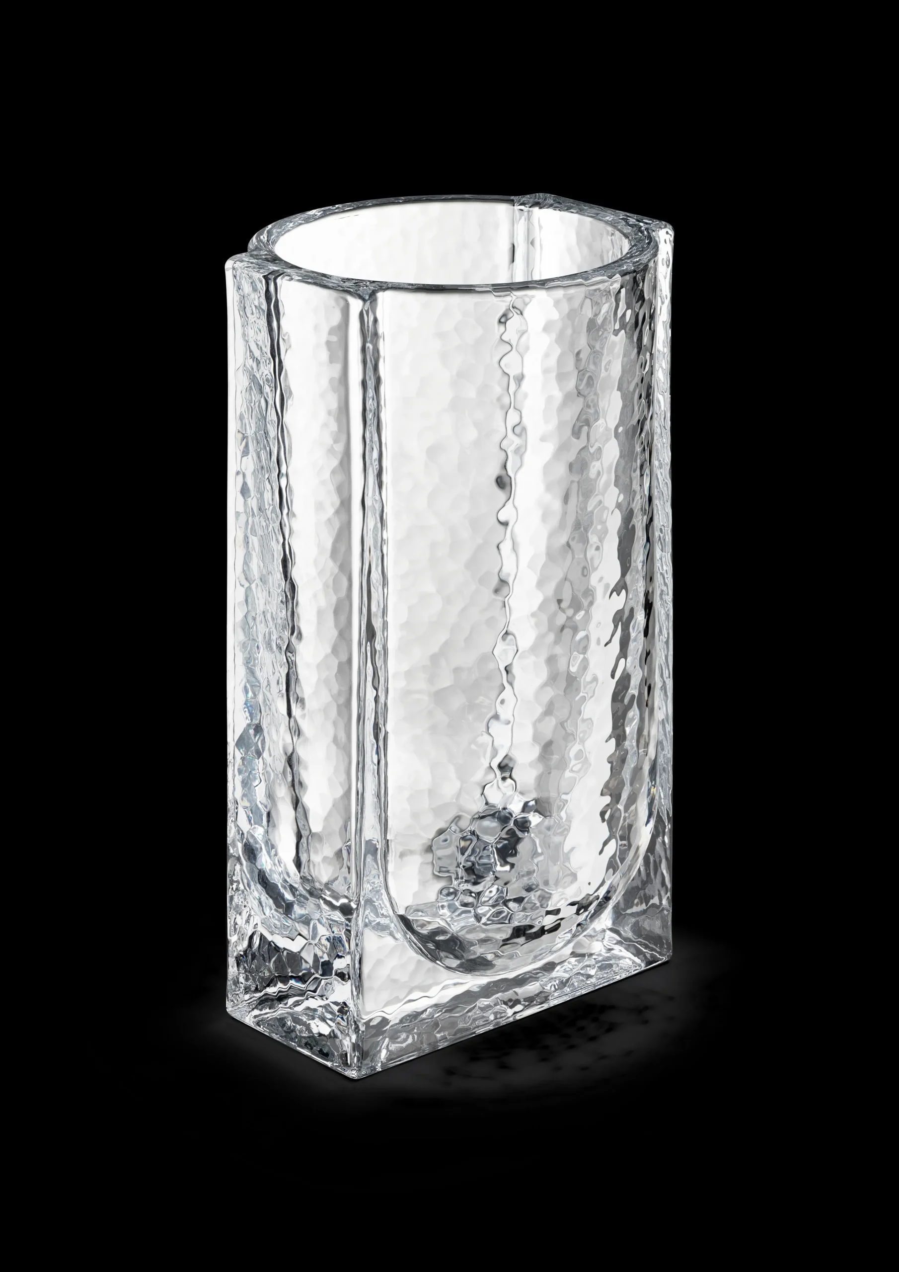 Best Vase H20 cm i klar fra serien Forma | Køb her Vaser & Urtepotteskjulere