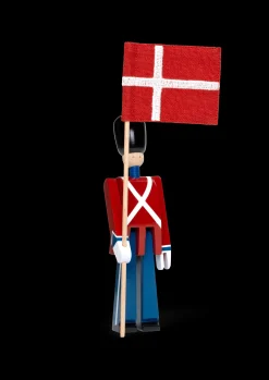 Discount Fanebærer mini i rød fra serien Figurines Træfigurer & Skulpturer
