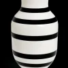 Clearance Vase H31 cm i sort fra serien Omaggio | Køb her Vaser & Urtepotteskjulere