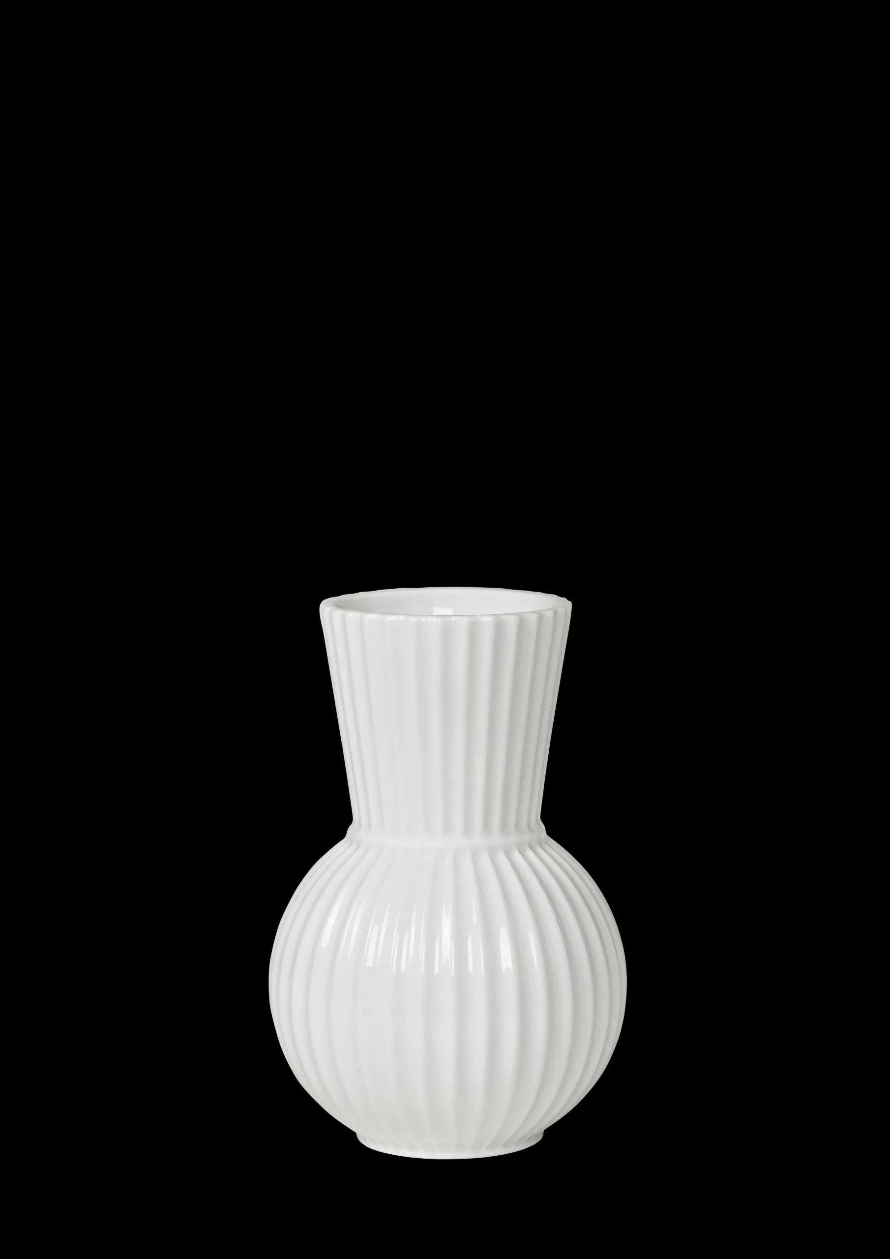 Online Lyngby Tura Vase H18 hvid porcelæn | Køb her Vaser & Urtepotteskjulere