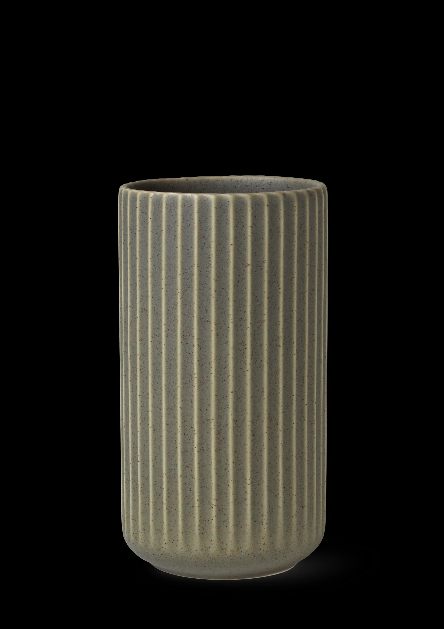 Online Lyngby Vase H20.5 cm olivengrøn fajance Vaser & Urtepotteskjulere