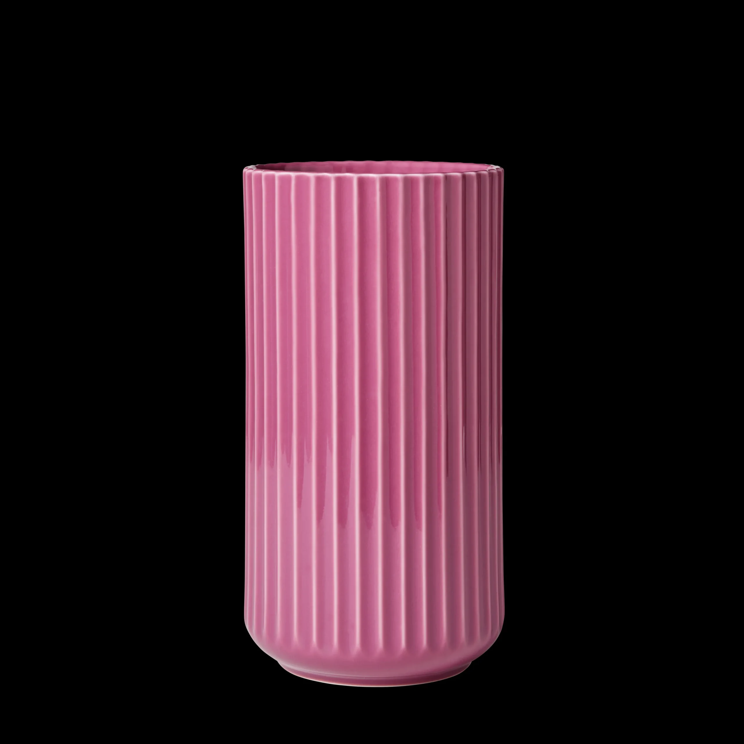 Best Lyngby Vase H20.5 cm lilla porcelæn | Køb nu Vaser & Urtepotteskjulere