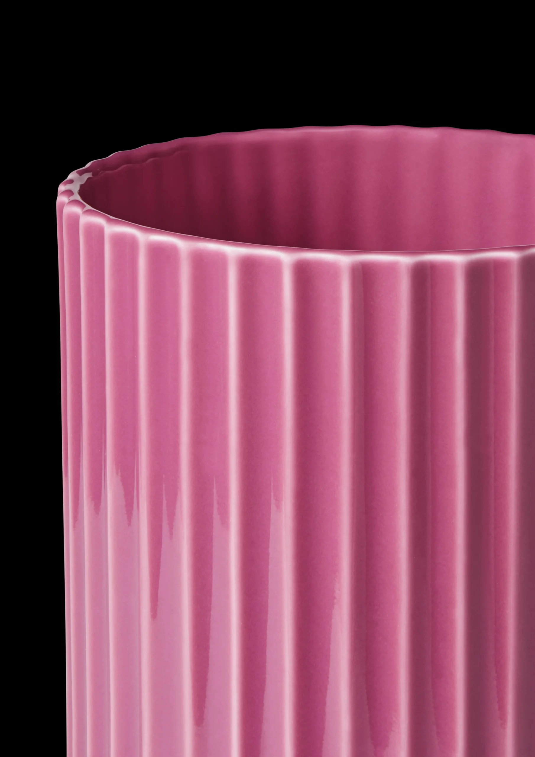 Best Lyngby Vase H20.5 cm lilla porcelæn | Køb nu Vaser & Urtepotteskjulere