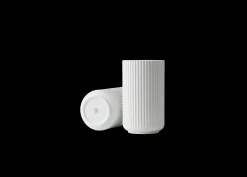 New Vase H25 cm i hvid fra serien Lyngby Vaser & Urtepotteskjulere