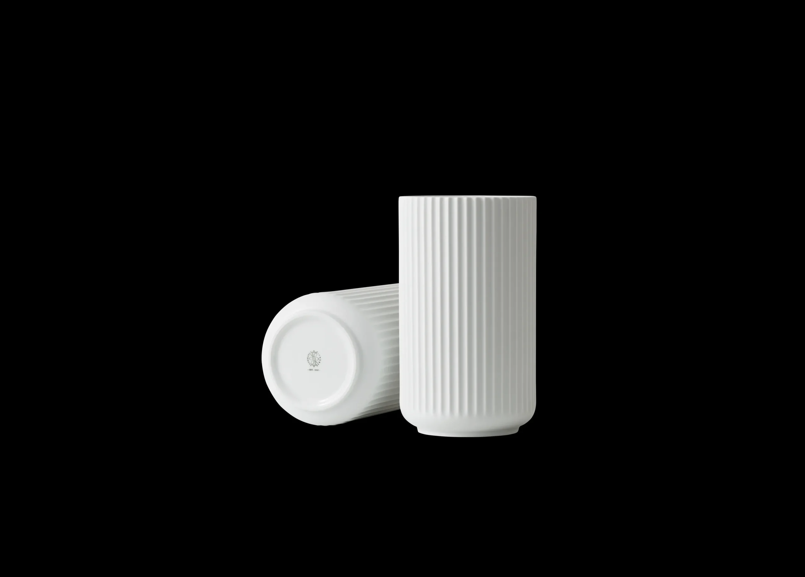 New Vase H25 cm i hvid fra serien Lyngby Vaser & Urtepotteskjulere