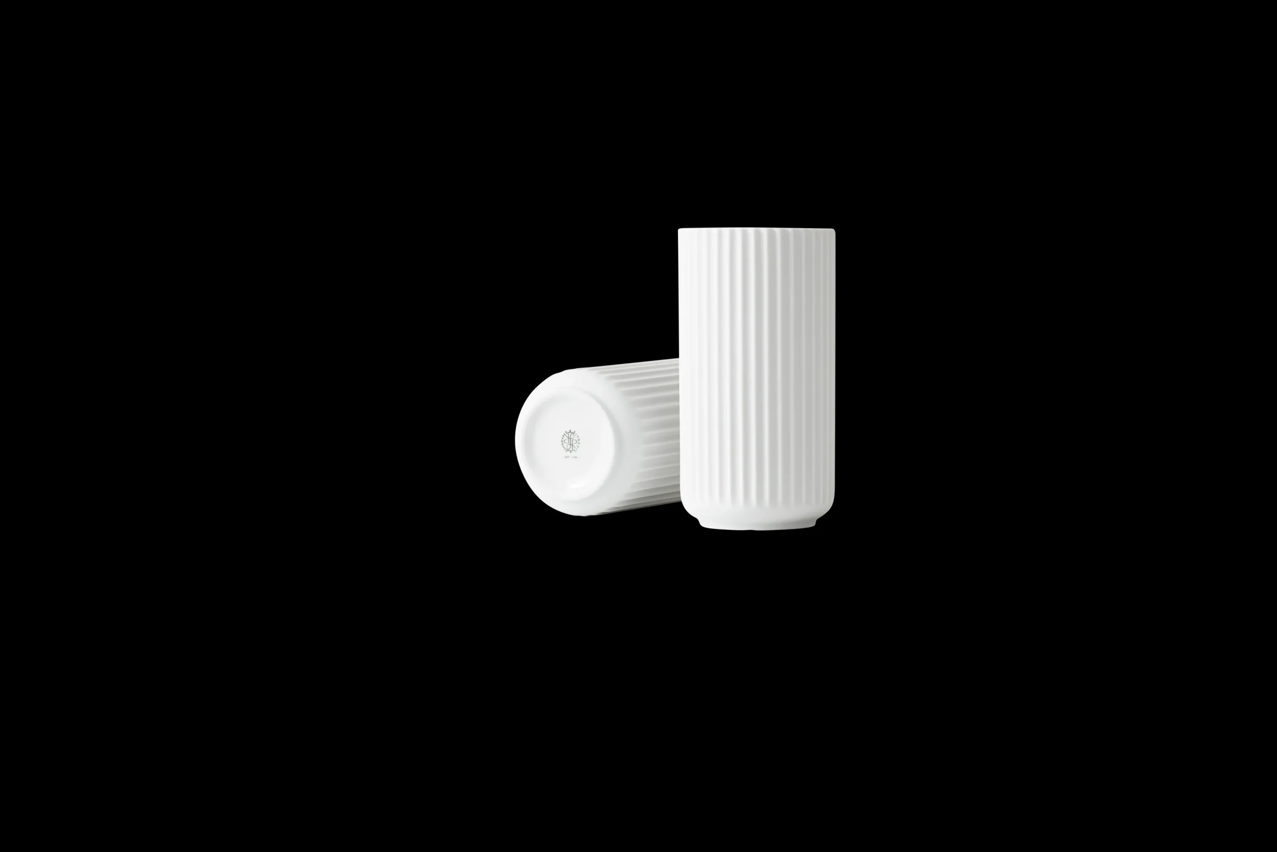 Outlet Vase H20.5 cm i hvid fra serien Lyngby Vaser & Urtepotteskjulere