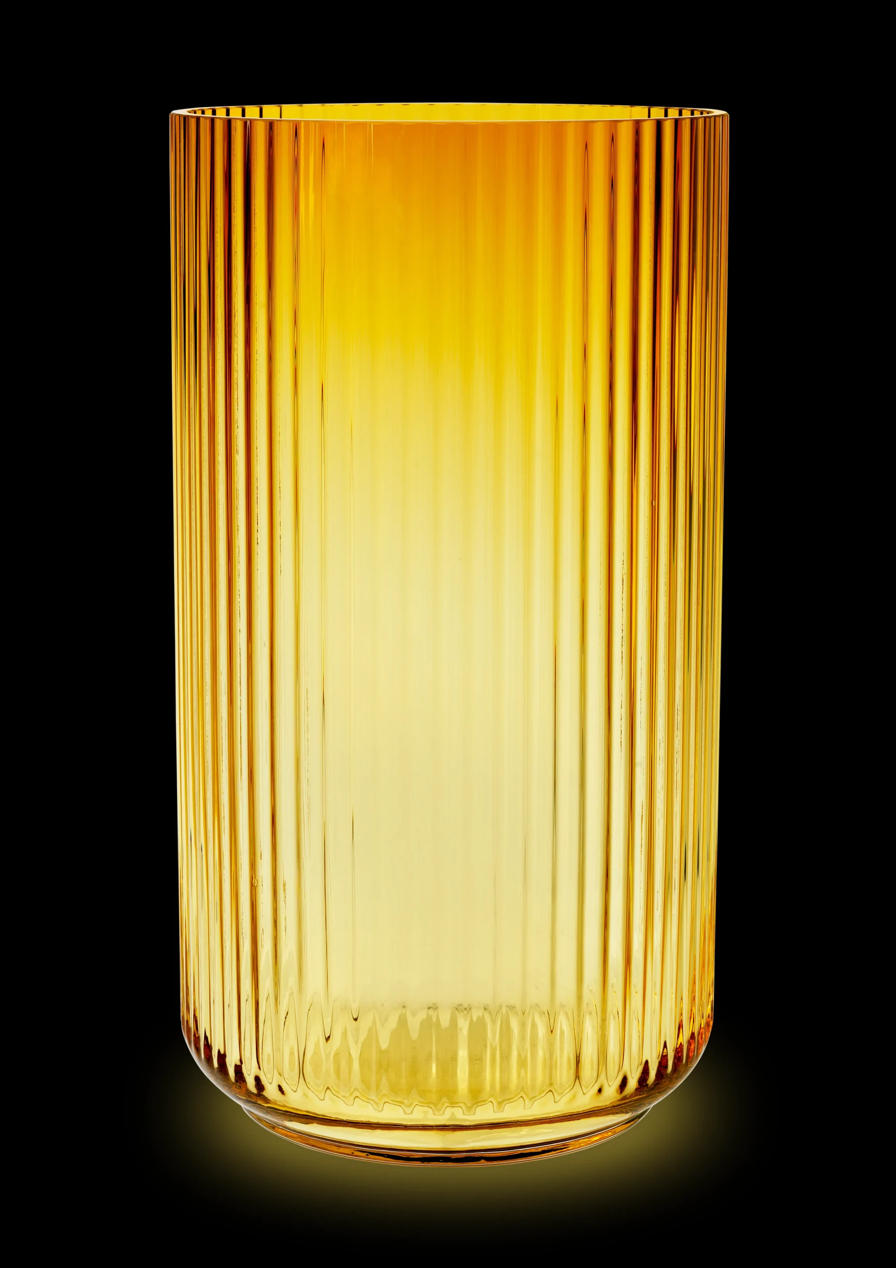 Vase H38 cm i gul fra serien Lyngby Vaser & Urtepotteskjulere
